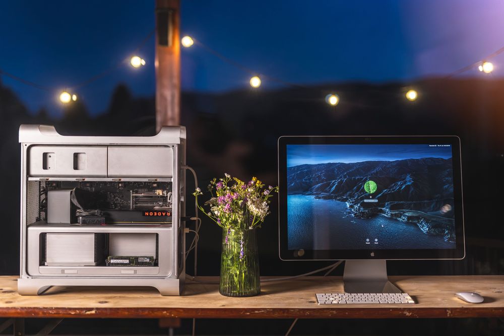 MacPro 4.1->5.1 desktop Apple, 2 procesoare Xeon, 96GB RAM, SSD PCIe, configurație custom – editare foto/video sau stație grafică