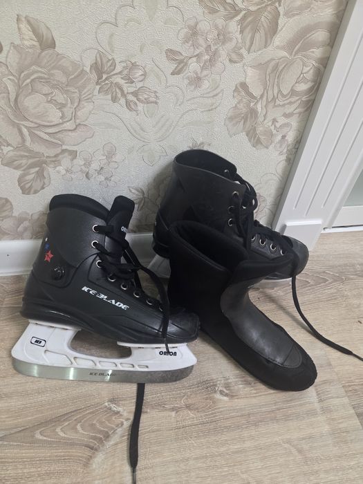 Продам коньки хоккейные