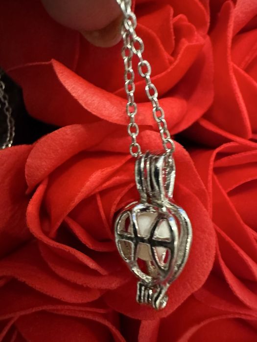 Сребристо колие с висулка с естествена перла