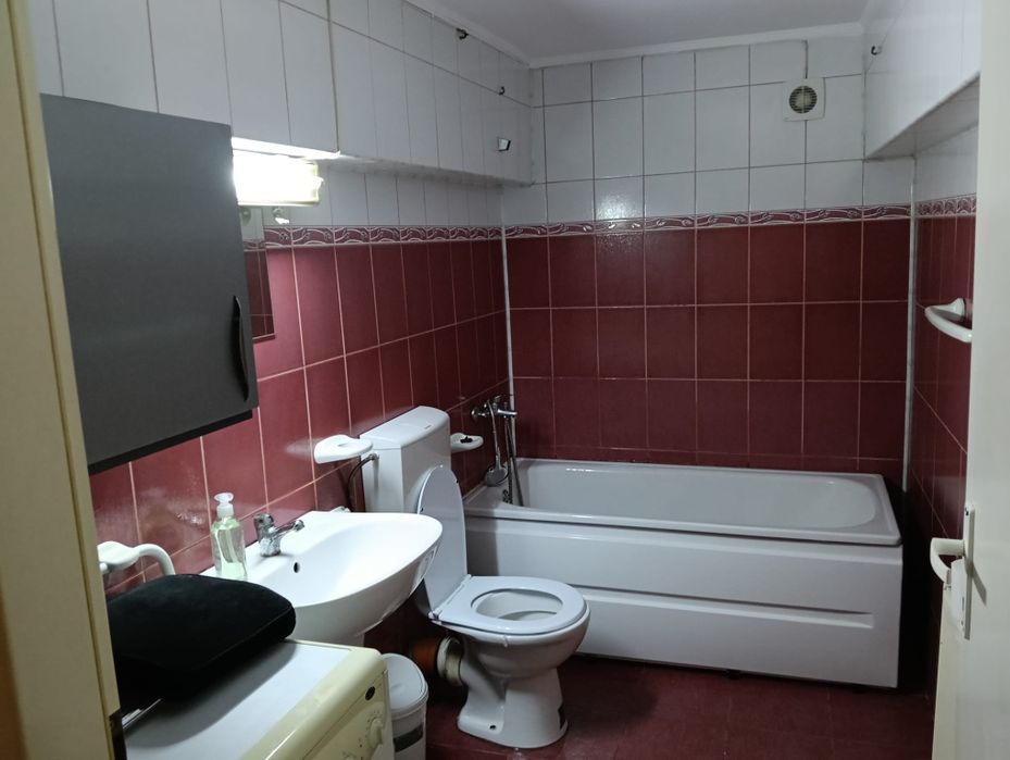 Închiriez apartment