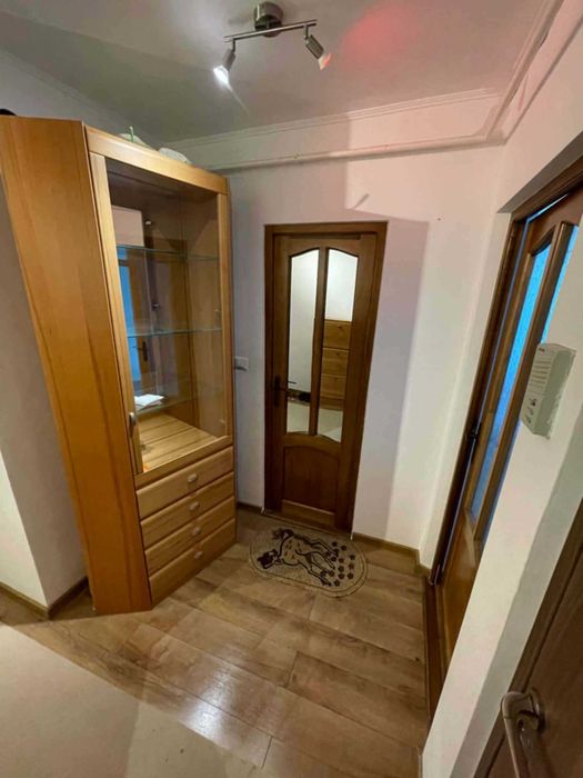 Închiriez apartament