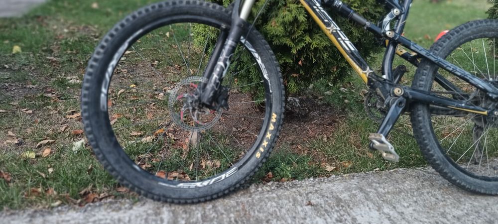 Vand bicicleta full suspension lapiere