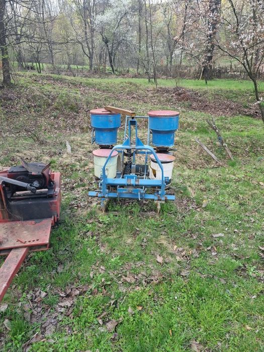 Vând semănătoare doua sectii