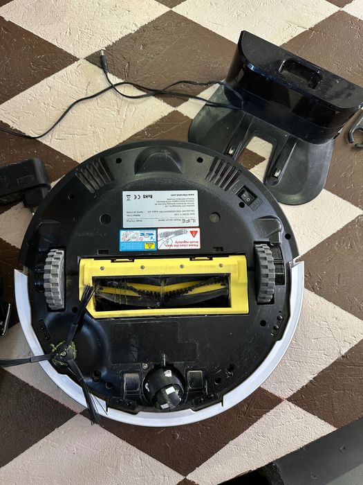 Робот прахосмукачка iLIFE с докинг станция – работеща