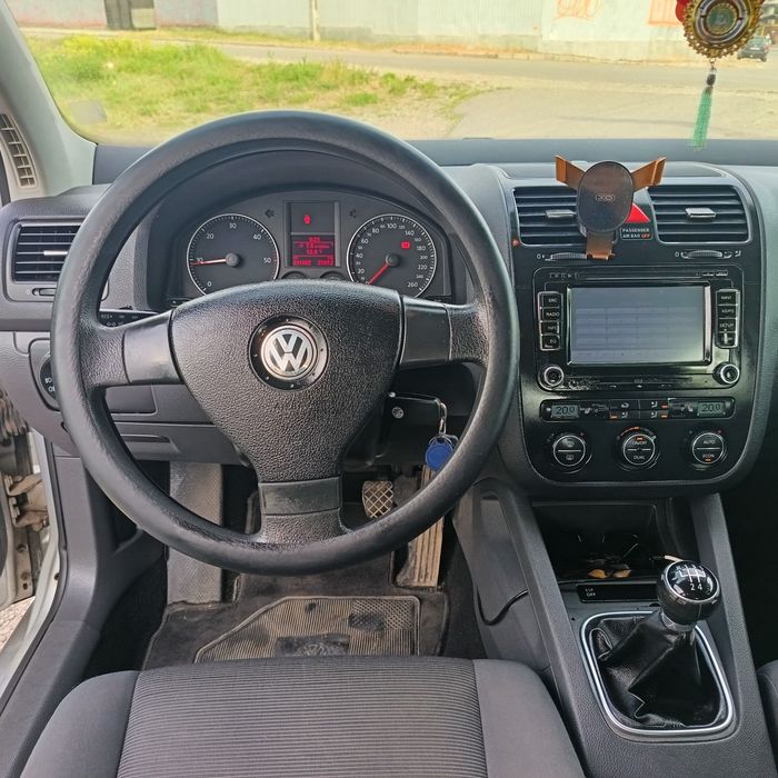 Vând golf 5  1.9 tdi