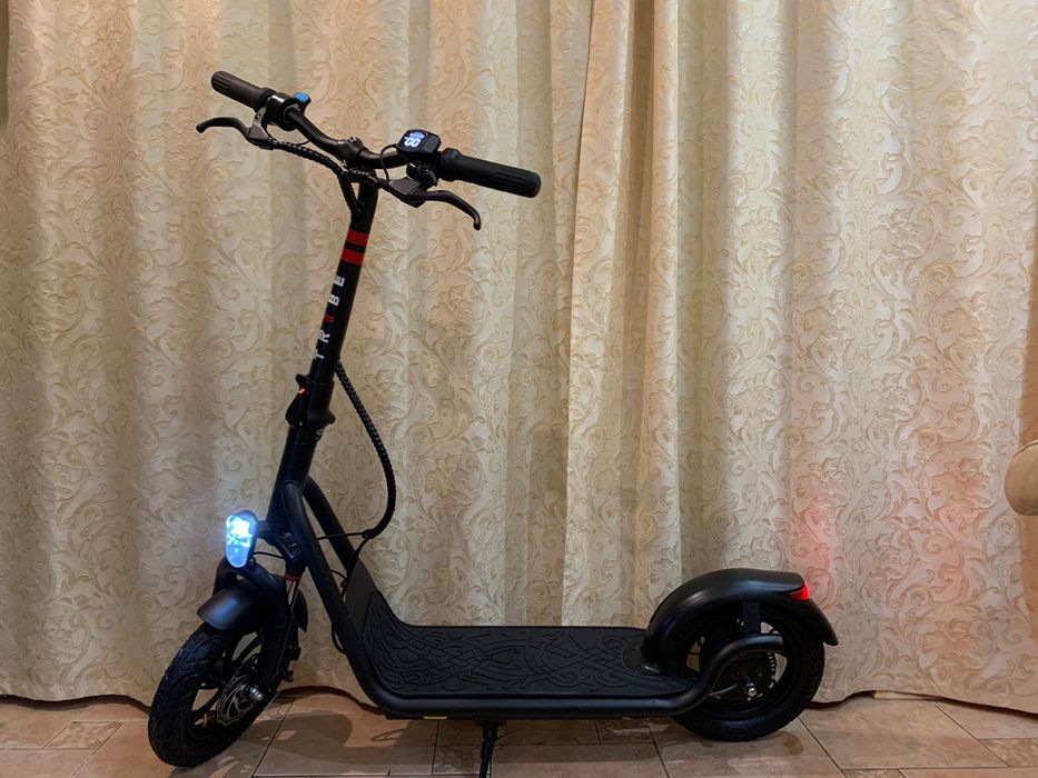 Электросамокат последней модели!