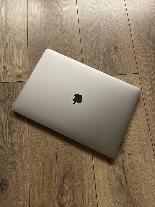 MacBook Pro 16 (2019) i9/16RAM/1TB