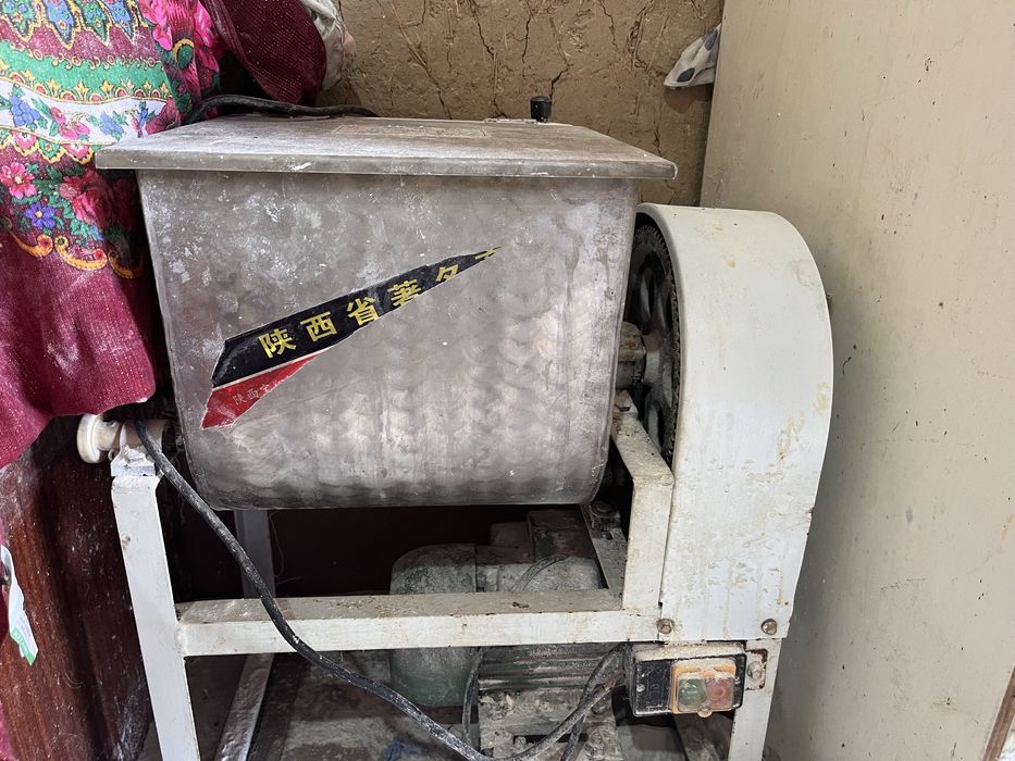 Продам тестомес 8кг