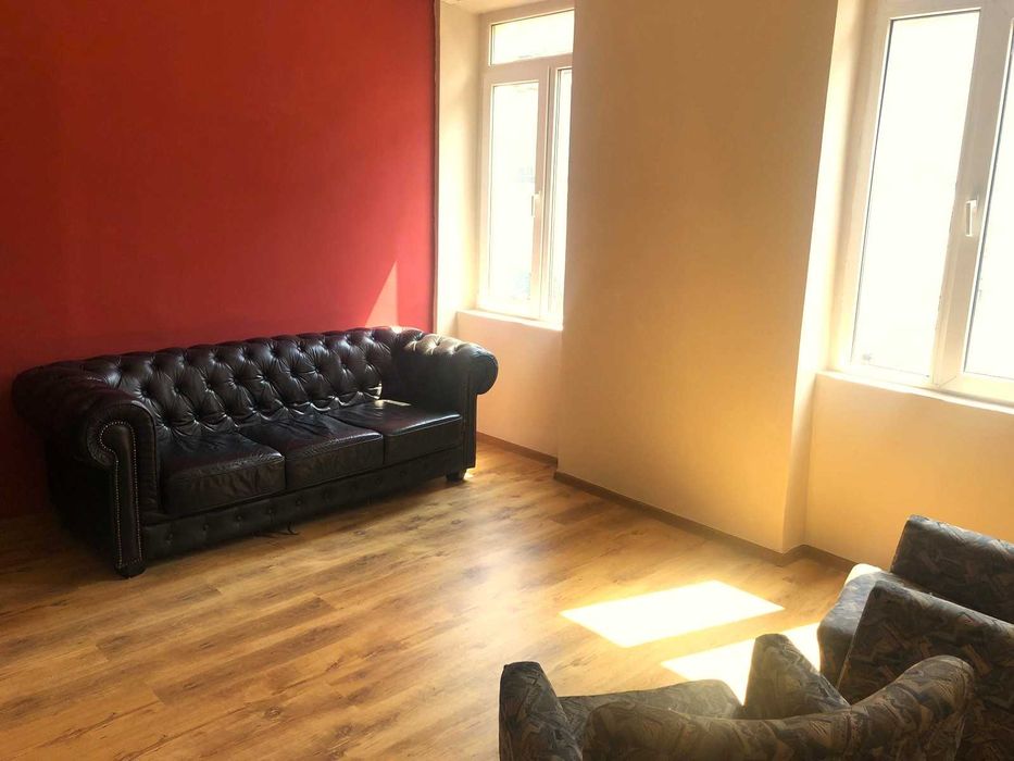 Дава се под наем Тристаен апартамент в София, Център - 80 кв.м за 700 € - Снимка #2