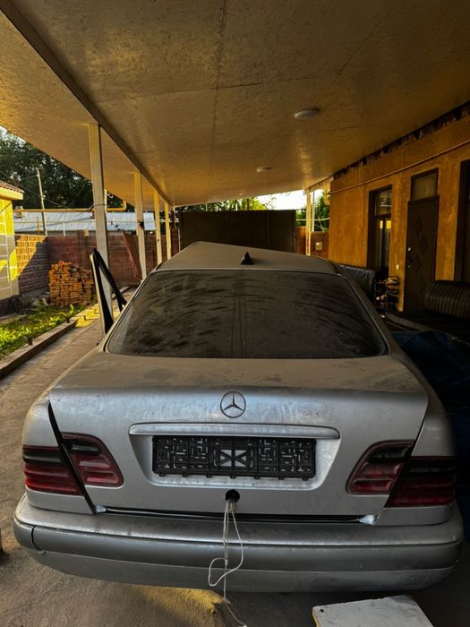 Mercedes-Benz E280 W210 (Лупарик)