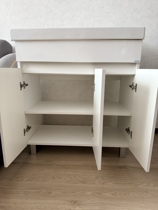 Раковина со шкафом для