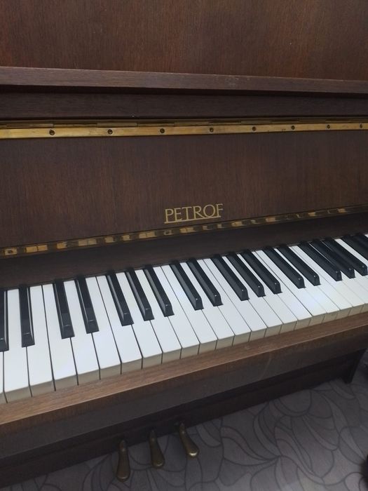 Продам пианино PETROF