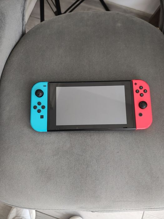 Vând Nintendo Switch