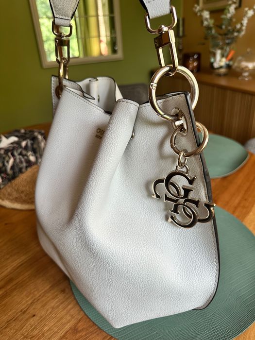 Дамска Бяла чанта Guess