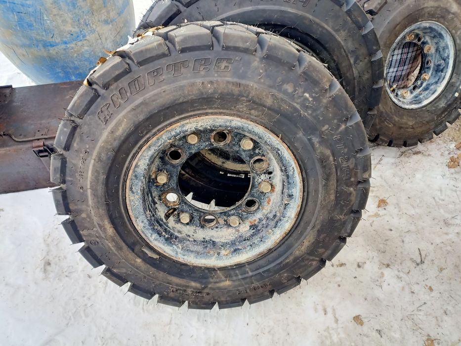 Срочно!!! Продам новые шины с дисками на вилочный погрузчик