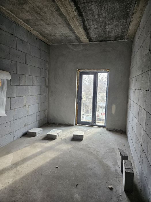 Navastroykadan uy sotiladi