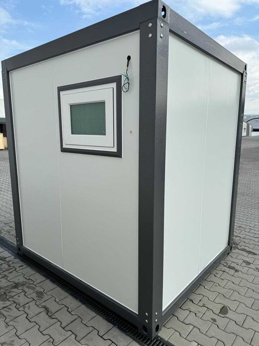 Grup sanitar cu WC și Duș.