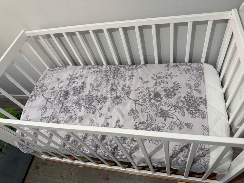 Кроватка с матрасом