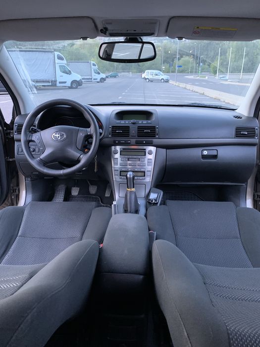 Vând Toyota Avensis 2.0