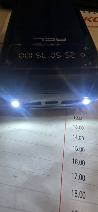 Преносима батерия соларна с кабели за зареждане 30000 mAh