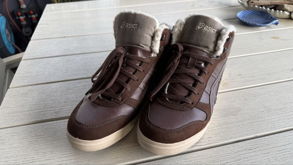 Vand Asics imblaniti noi 48