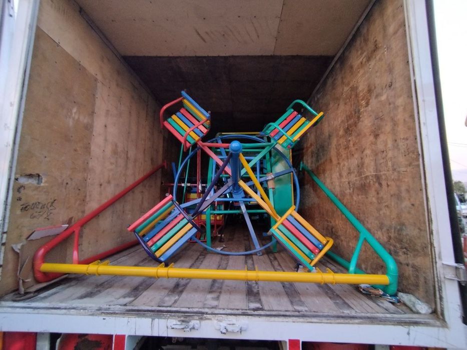 Хар хил турдаги качелалар курусел сирпанчик Горка