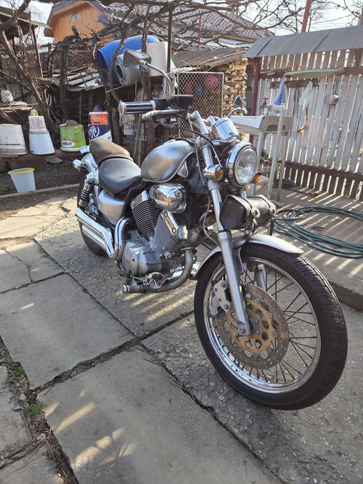 Motocicleta Virago 535