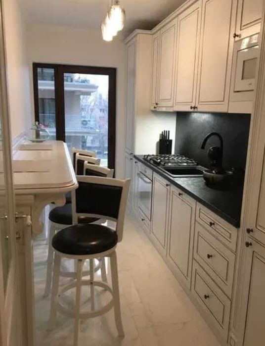 Дава се под наем Тристаен апартамент в Пловдив, Кършияка - 90 кв.м за 357 € - Снимка #1