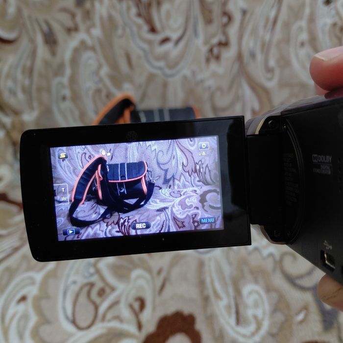 Продам видеокамеру JVC  .ful.HD