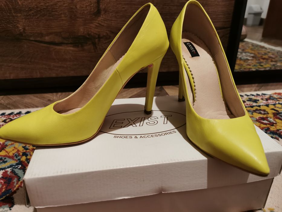 Pantofi piele  cu toc masura 38