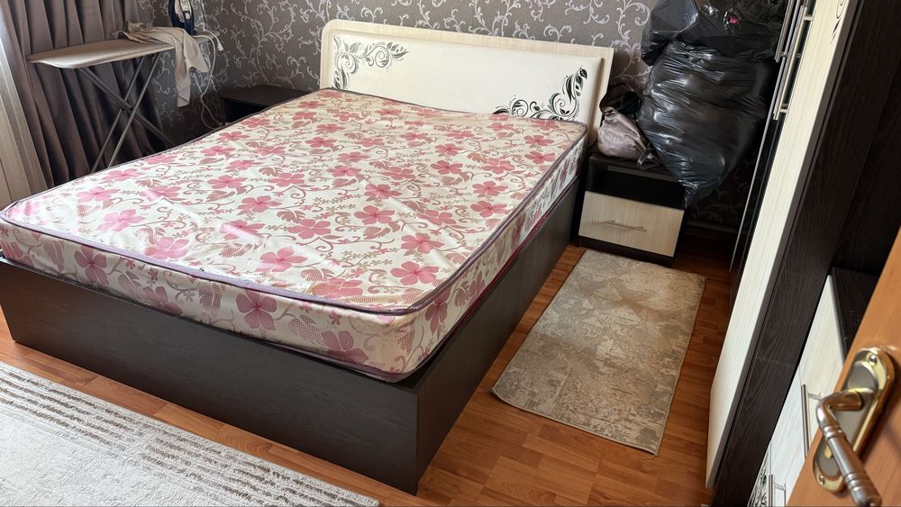 Спальная кровать в комплекте