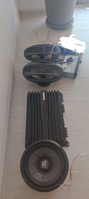 Vand sistem audio  auto, amplificator, player, boxe.