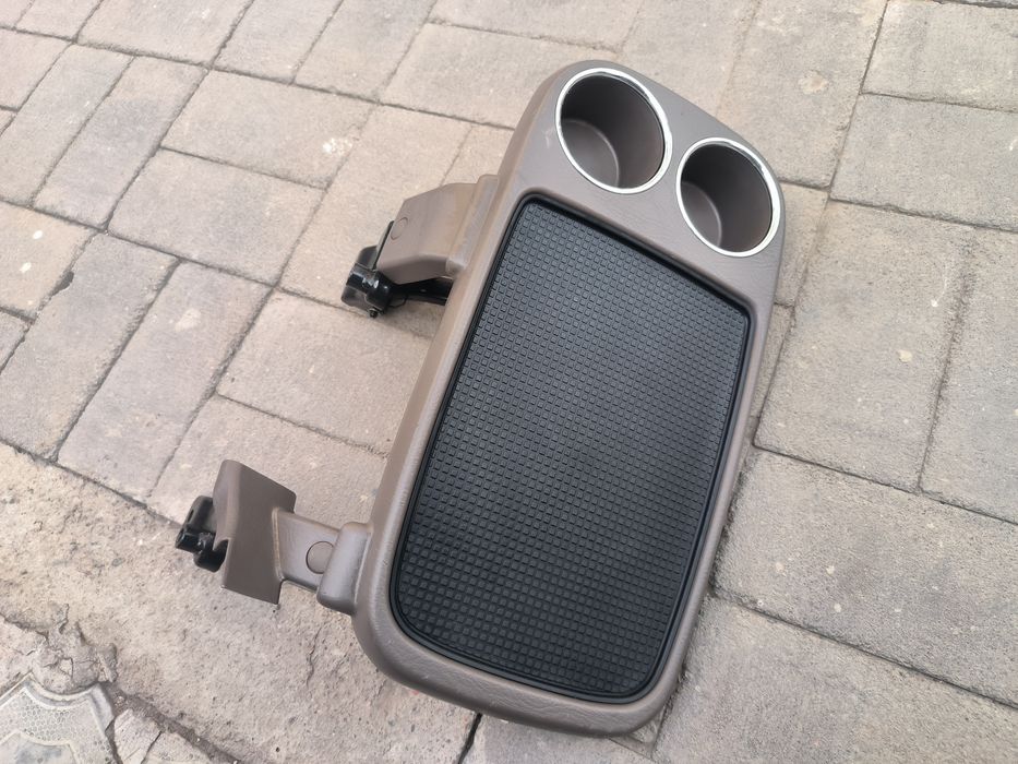 Столик на Delica