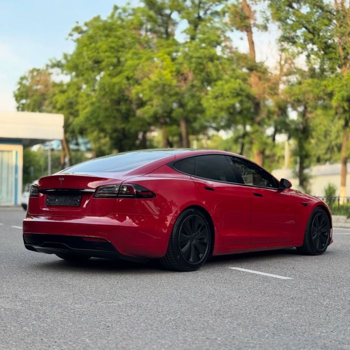 TESLA MODEL S идеальном состоянии