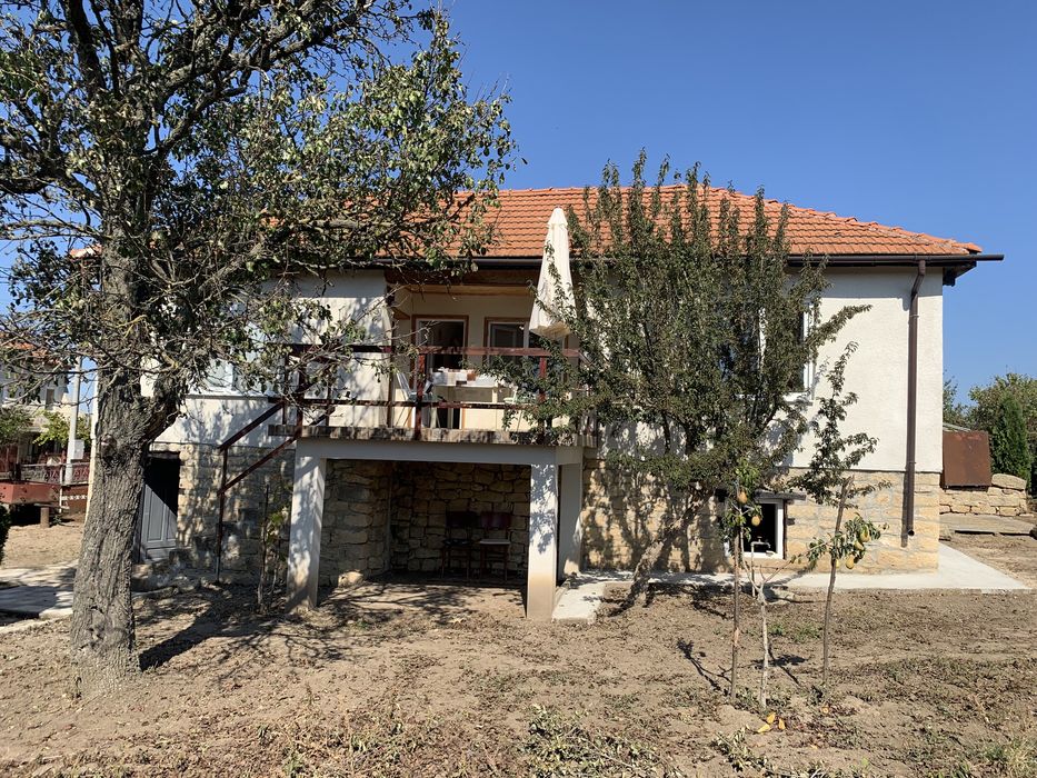 Продава се Къща в с. Карапелит, Област Добрич - 100 кв.м за 470 €/кв.м - Снимка #1