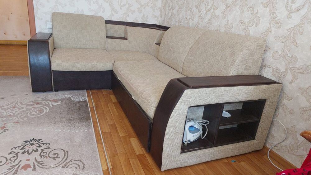 Диван угловой для зала