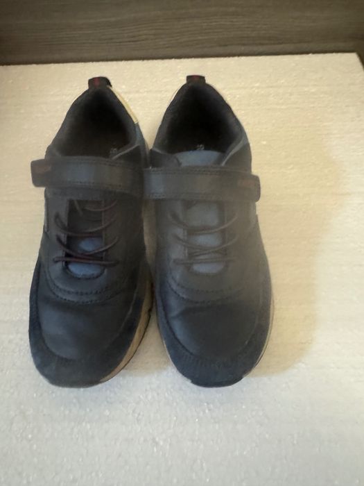 Adidasi incaltaminte copii (baieti) Skechers (1pereche) Geox (2 perechi)  Vans (1 pereche)  Zara (1pereche) Okaidi (1) Le coq sportif (1)numarul 34