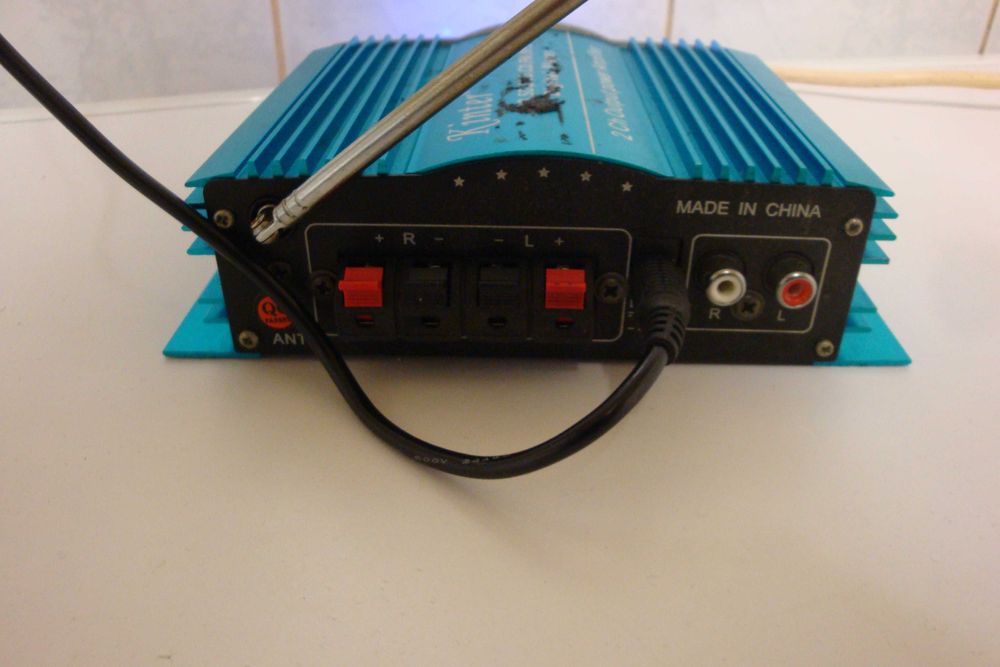 amplificator audio stereo cu radio fm card sd si usb + alimentator