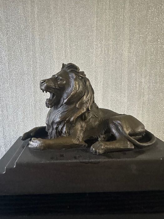 Масивна бронзова скулптура "Ревящ лъв" (4.5 кг) – А. Бари