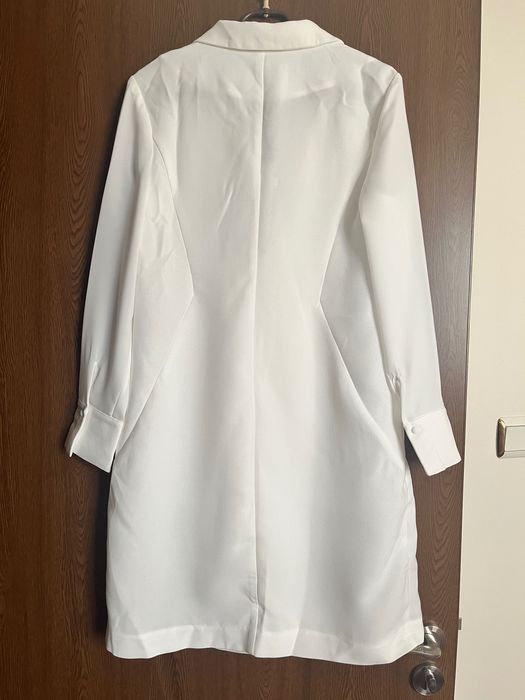 Бяла рокля тип сако Vero Moda размер М, Zara къса черна пола S размер