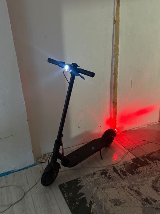 Vând trotineta Xiaomi pro 2