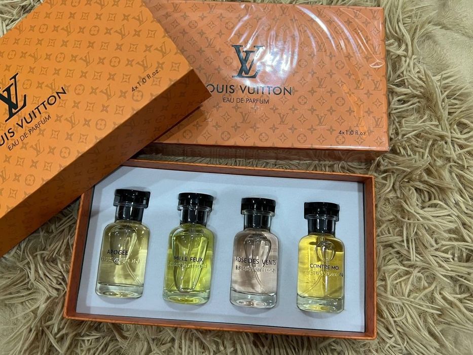 LOUIS Vuitton nabor.