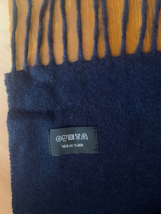 Тъмносин вълнен шал