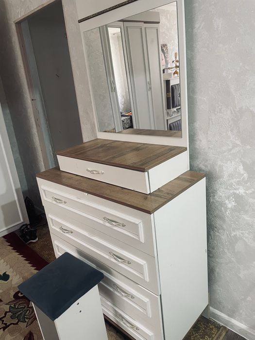 Спальный шкаф тумбочкамен