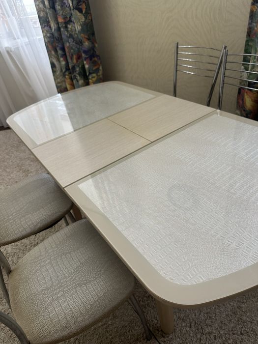 Продам стол со стульми