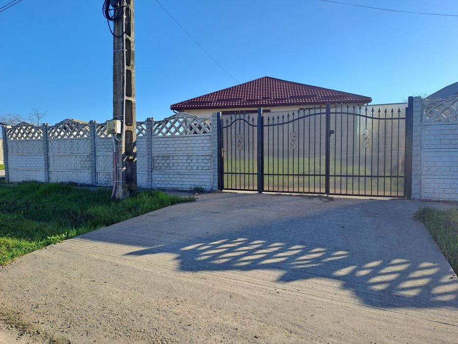 Vand casa noua, Bratestii de Jos, DB, la 2 km de DN si 14 km de Targoviste