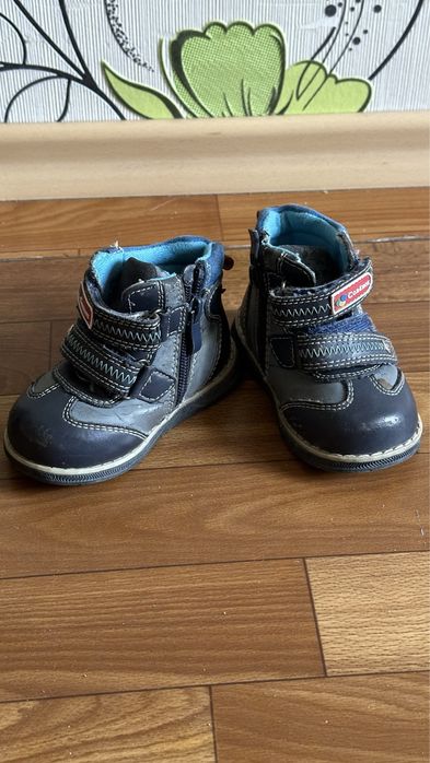 Продается детская обувь сандали, ботинки 500 тг