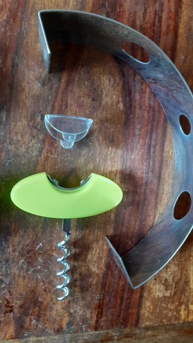 комплект тирбушон , отварачка и запушалки за туризъм, дизайнерски