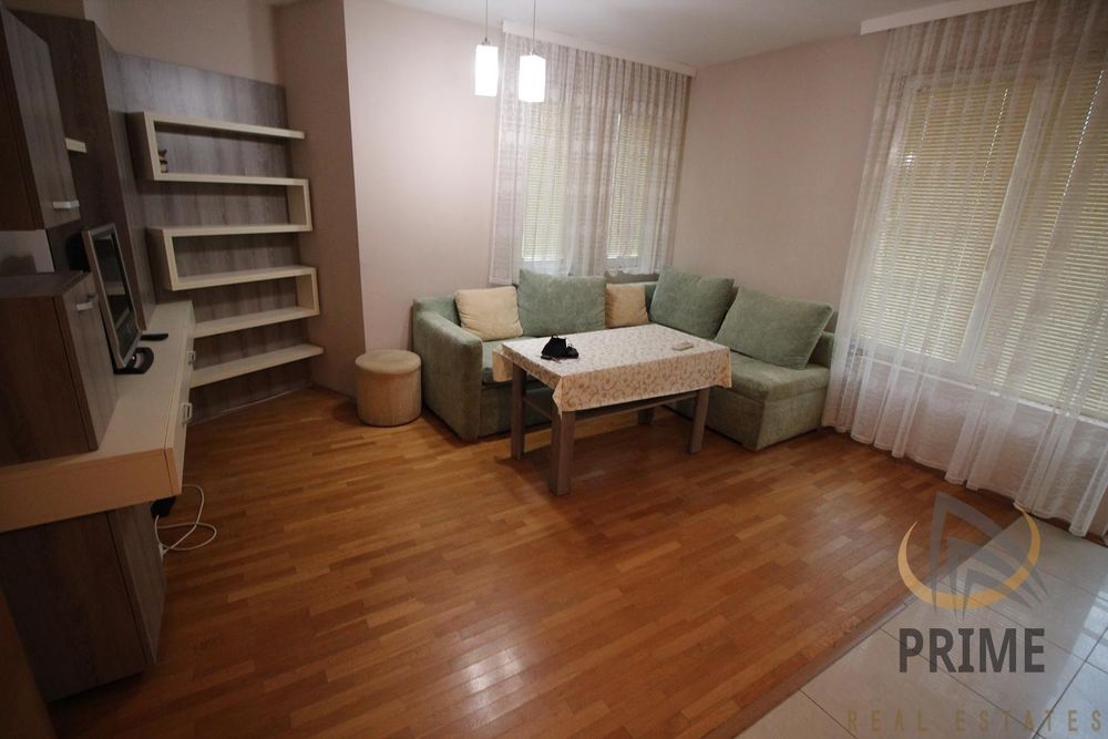 Дава се под наем Двустаен апартамент в Бургас, Център - 64 кв.м за 433.5 € - Снимка #1