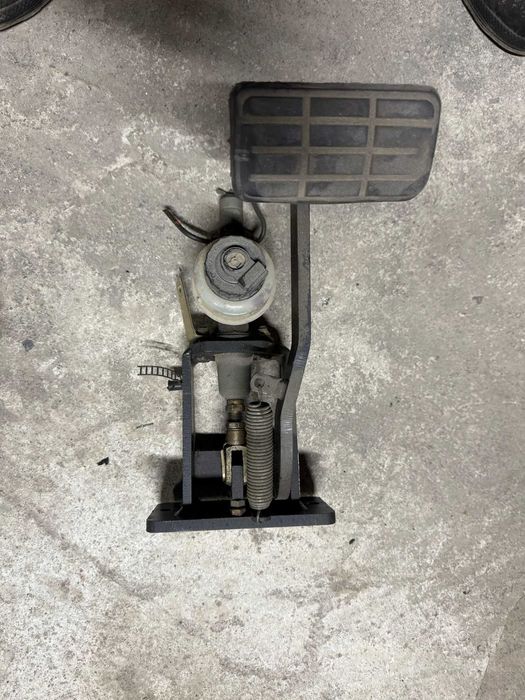 pompa frana cu  pedala provenit de pe Dumper